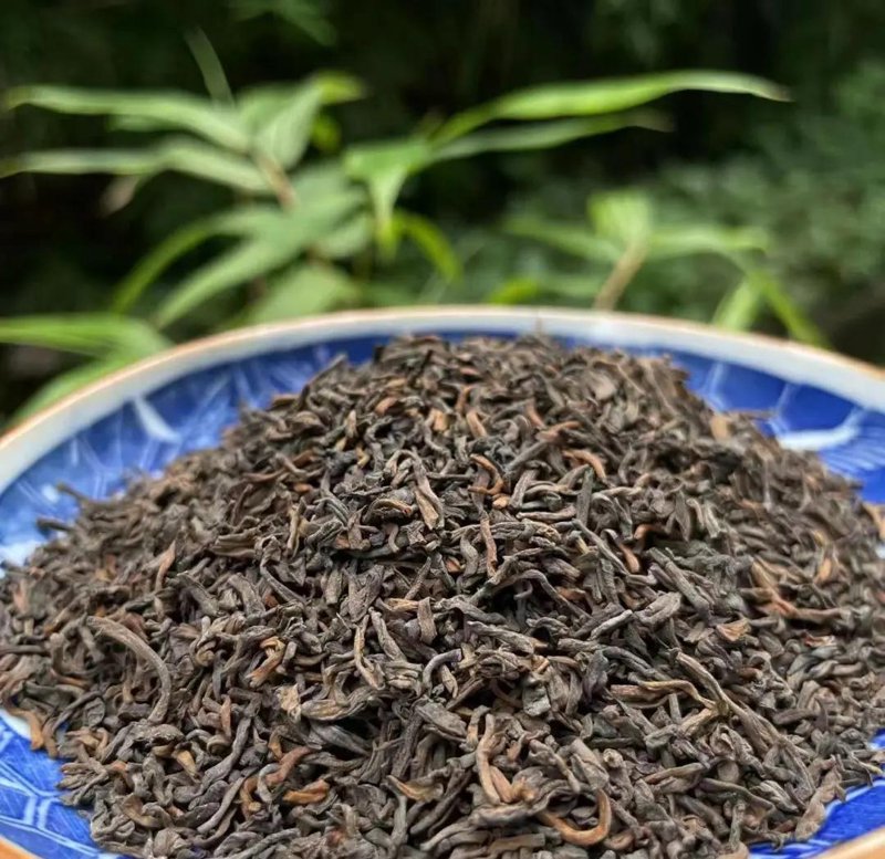 你是否想过，除了泡茶喝，茶叶还能做些什么？今天就让我们一起走进厨房，探索茶叶蛋的家常做法吧！